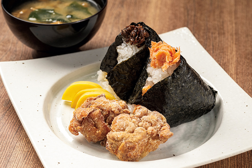 握りたておむすびと唐揚げセット